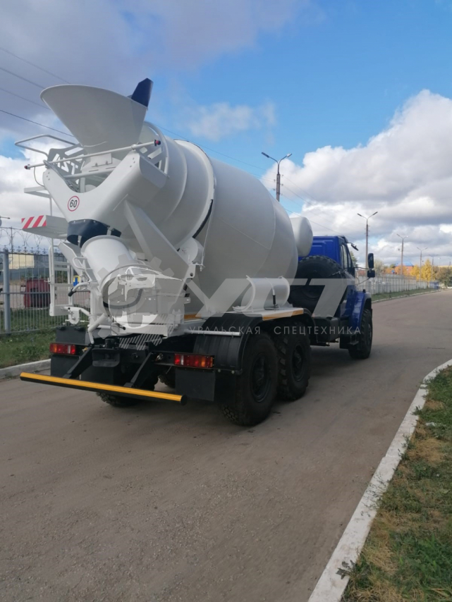 Автобетоносмеситель (АБС-6) на шасси Урал NEXT 4320-72Е5